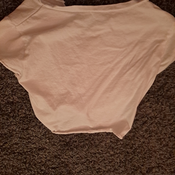Cute white crop to with tie - Picture 2 of 2